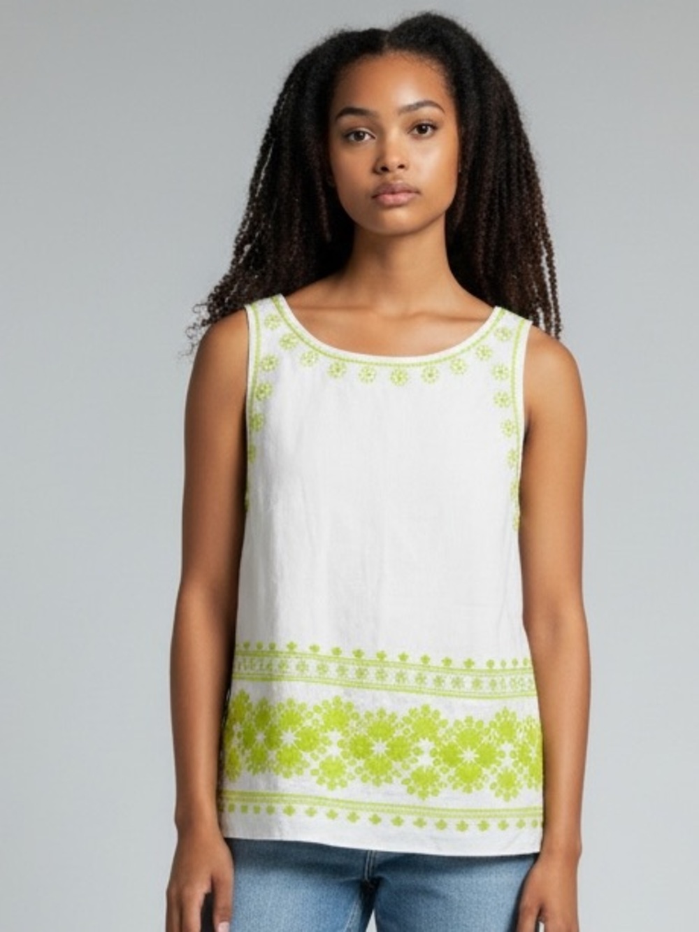 NWT Vineyard Vines embrodiered top